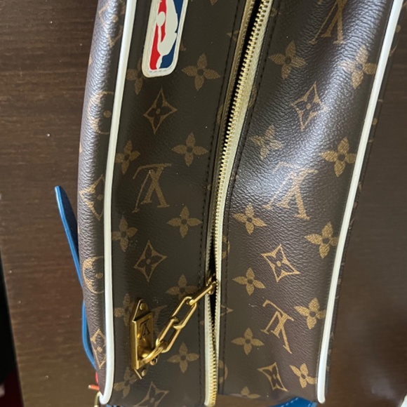 Louis Vuitton x NBA Cloakroom Dopp Kit Monogram - Picture 9 of 10